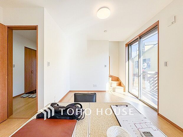 落ち着いた雰囲気に包まれた伸びやかな空間で、ゆったりと家族団らんの時間を過ごせます。