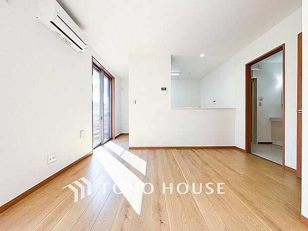 対面式キッチンのあるLDKで家族の会話が弾みます。