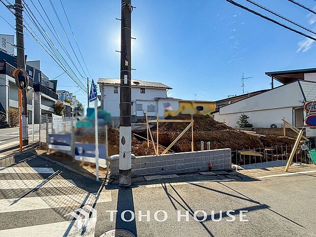 現地外観写真『快適』は「家」と「街」と「環境」が調和した時に訪れるだと改めて感じさせてくれます。