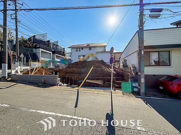 閑静な住宅街の陽当りに恵まれた土地で寛ぎに満ちた生活を。