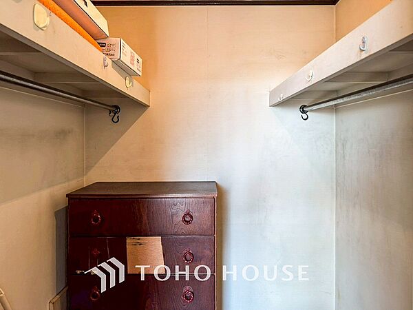 衣類だけでなく大きな荷物も収納でき、お部屋がすっきりします。