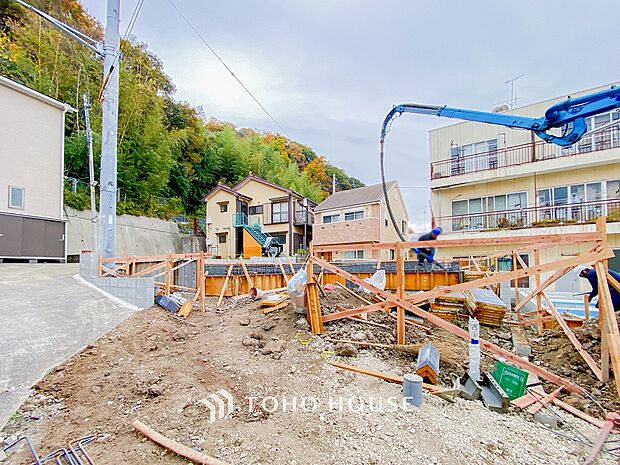 閑静な住宅街の一角、ひと時のくつろぎが生まれ、ゆっくりと愛着が育まれていきます。
