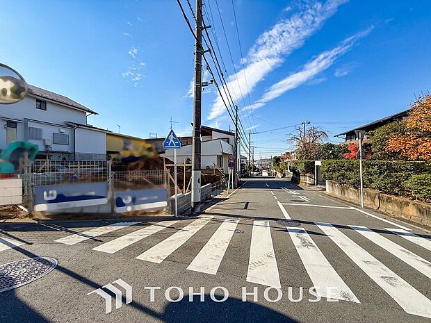 住む人を映し出す洗練された佇まいは、いつまでも輝き続けながらいつしか街の風景に溶け込んでいきます。
