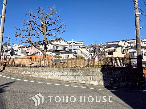 閑静な住宅街の陽当りに恵まれた土地で寛ぎに満ちた生活を。