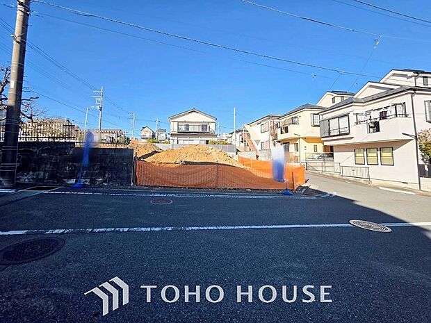 閑静な住宅街の陽当りに恵まれた土地で寛ぎに満ちた生活を。