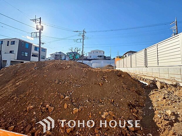 閑静な住宅街の陽当りに恵まれた土地で寛ぎに満ちた生活を。