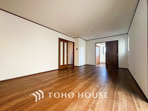 落ち着いた雰囲気に包まれた伸びやかな空間で、ゆったりと家族団らんの時間を過ごせます。