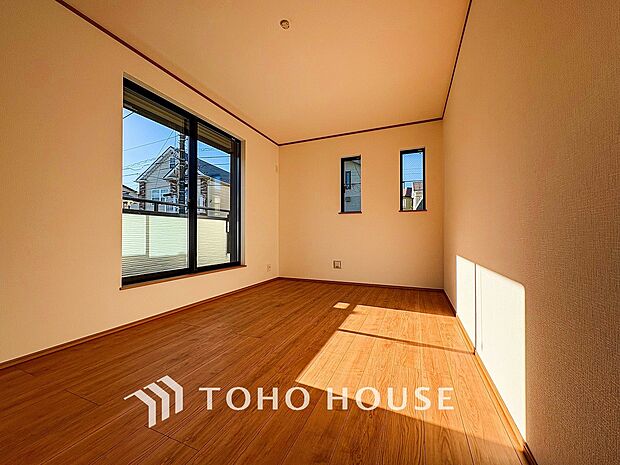 一日の疲れをいやしてくれる主寝室。自分時間を快適に過ごすプライベートルーム。