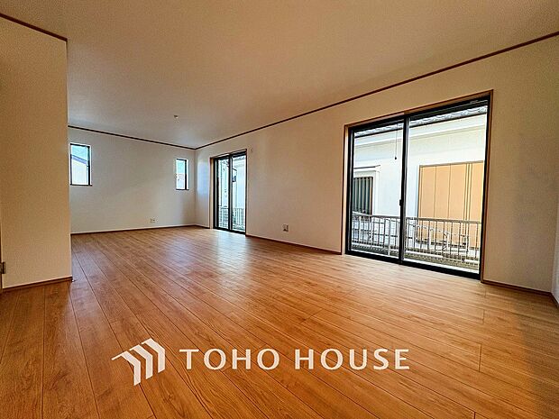 光と風があふれる開放的なリビングダイニングには自然と家族みんなが集まってきます。