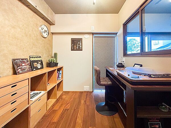 趣味に没頭したり、自分の時間を愉しめる一部屋です。