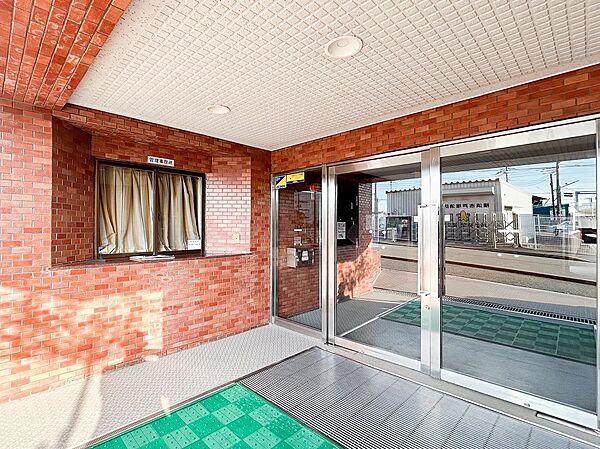 プライベート感が高まる、居住者を優しく迎え入れてくれるエントランス。