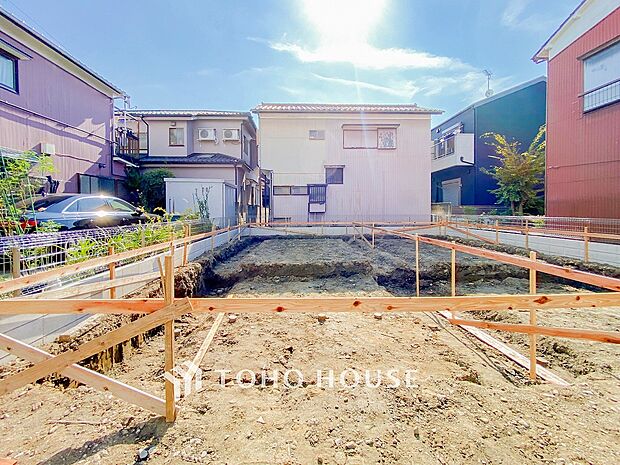 閑静な住宅街の一角、ひと時のくつろぎが生まれ、ゆっくりと愛着が育まれていきます。