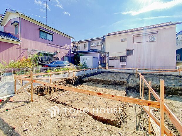 閑静な住宅街の陽当りに恵まれた土地で寛ぎに満ちた生活を。
