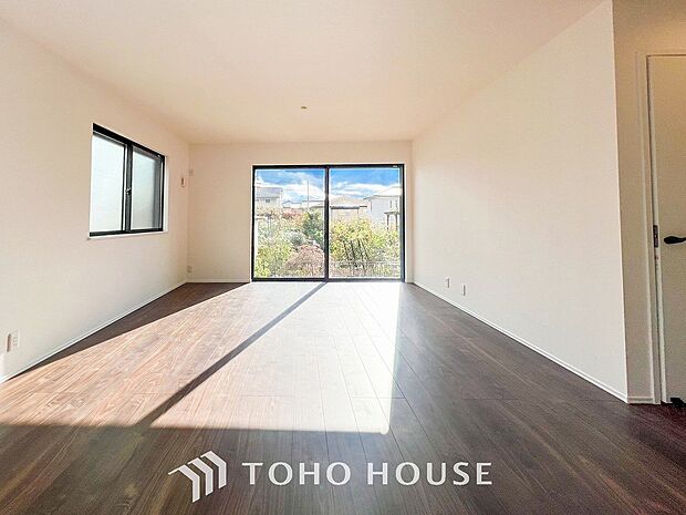 太陽の恵みを一気に受けた明るくあたたかいお住まい。吹きぬける風を感じながら爽やかで風通しの良い暮らし。