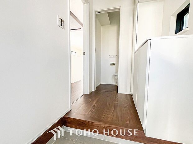 やわらかな陽射しがふりそそぎ、ゆったりした時間が流れる室内。