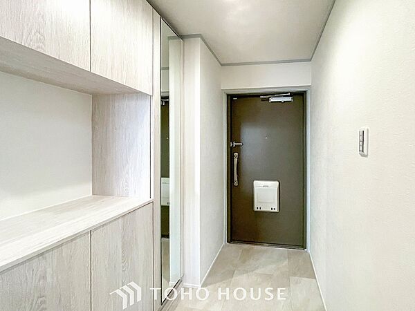居住者の帰り、訪れる方を優しく迎えてくれる玄関です。
