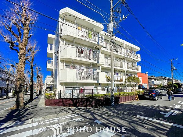 前面道路含む現地写真『快適』は「家」と「街」と「環境」が調和した時に訪れるだと改めて感じさせてくれます。