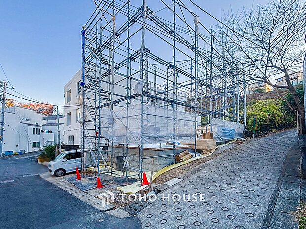 閑静な住宅街の陽当りに恵まれた土地で寛ぎに満ちた生活を。