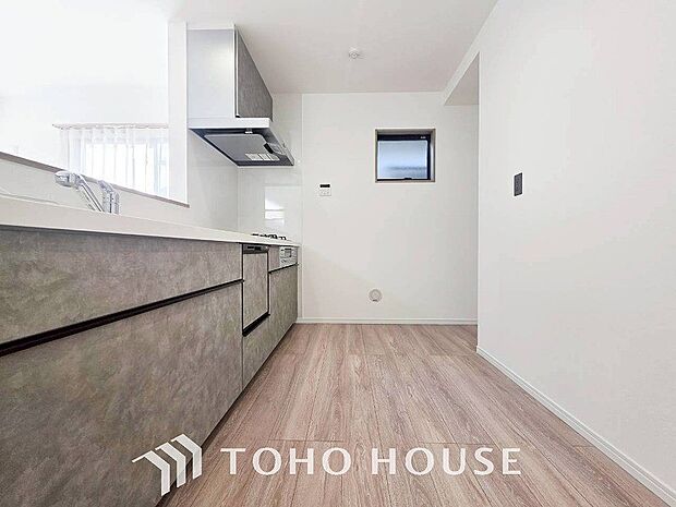 対面キッチンでリビングのご家族と会話を楽しみながらお料理できます。