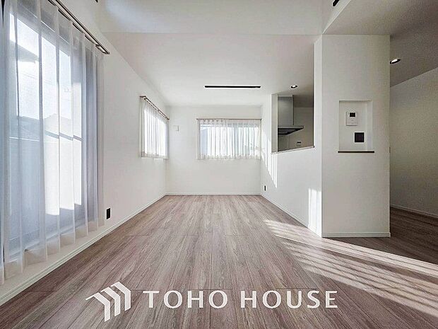 あたたかい日差しがたっぷり降り注ぐLDKは自然と家族の顔があかるい笑顔に。