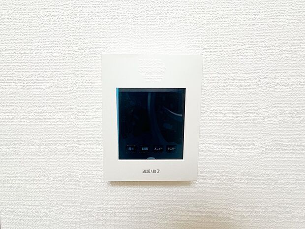 誰が来てもわかる様にモニター付きインターホンを設置。