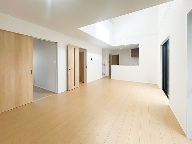 開放感あるリビングダイニング。ご家族とのんびりしたひと時を過ごせますね。