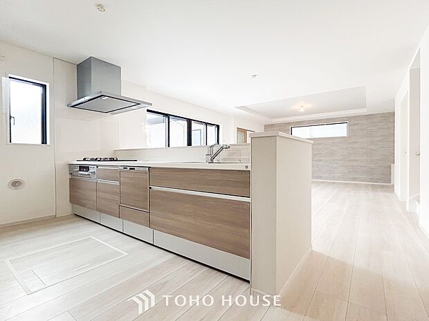 対面式キッチンのあるLDKで家族の会話が弾みます。