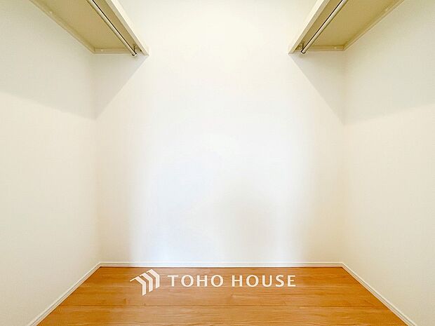 衣類だけでなく大きな荷物も収納でき、お部屋がすっきりします。