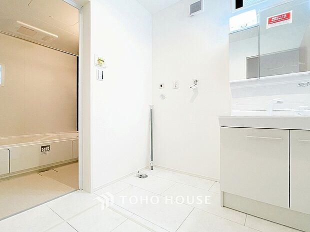 清潔感のあるプライベート空間は、身だしなみチェックや肌のお手入れに最適です。