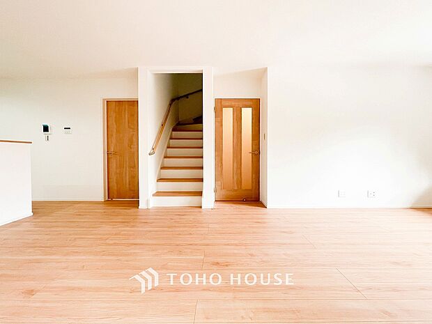 光と風があふれる開放的なリビングダイニングには自然と家族みんなが集まってきます。