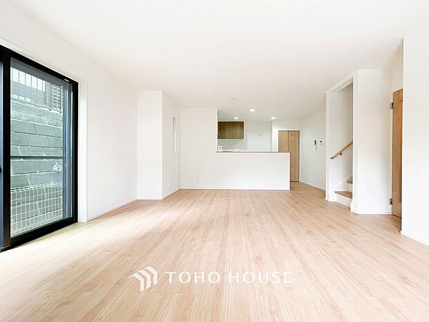 忙しい朝でも、しっかり家族が揃って食事をして頂けるゆとりある大きさのダイニングスペース。