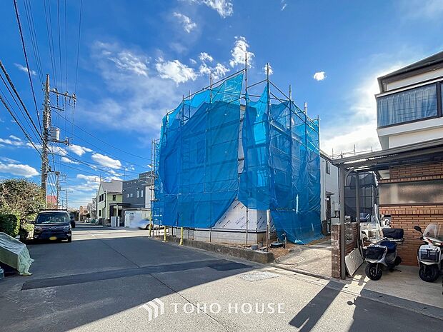 風を感じ青い空から太陽の恵みを感じる温もり溢れる佇まい。