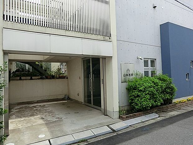 診療科目は内科、小児科。先生は気さくで丁寧な対応をしてくださるホームドクター。院内処方を行っています。