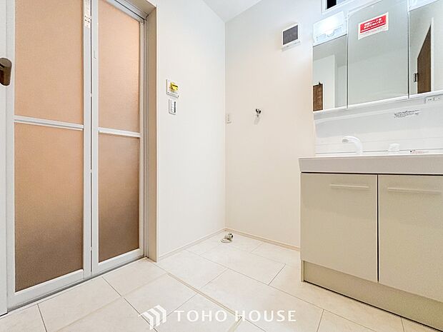 清潔感のあるプライベート空間は、身だしなみチェックや肌のお手入れに最適です。