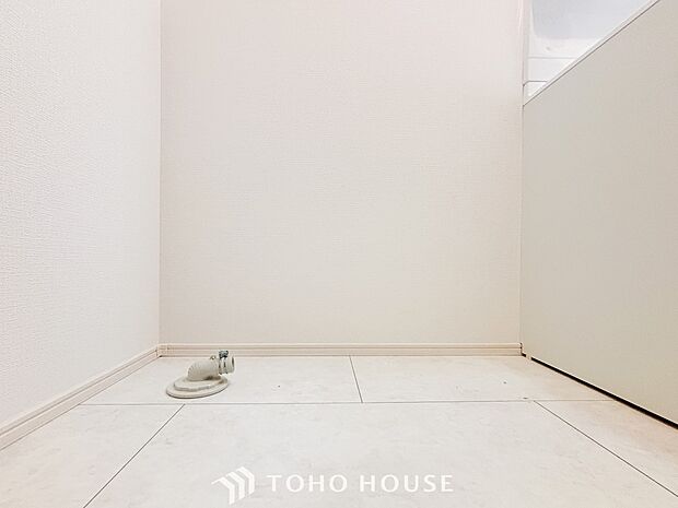 洗濯機を配置しても十分なスペースを確保しております。