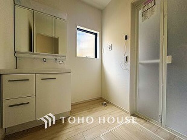 清潔感のあるプライベート空間は、身だしなみチェックや肌のお手入れに最適です。