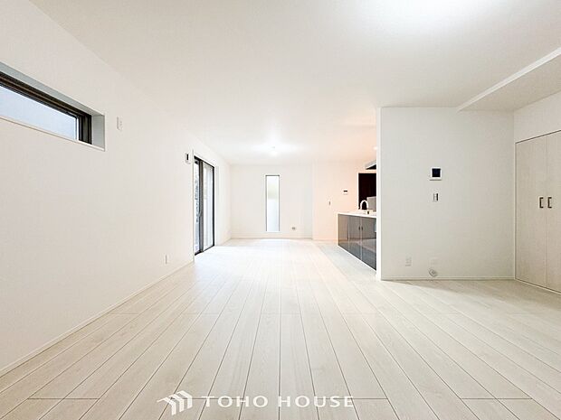 あたたかい日差しがたっぷり降り注ぐLDKは自然と家族の顔があかるい笑顔に。