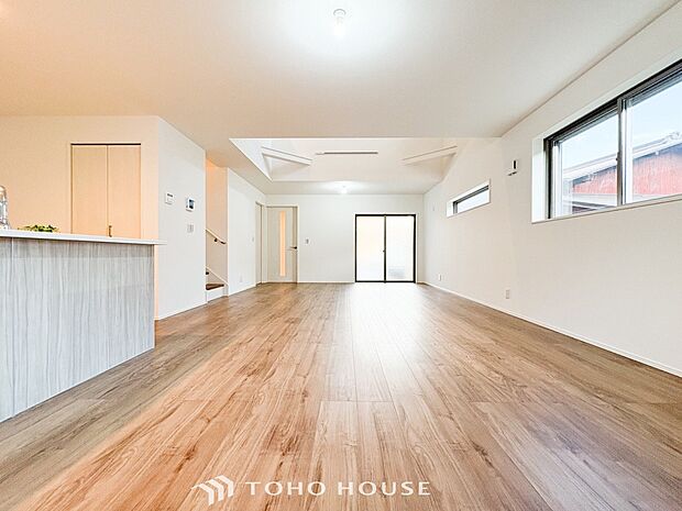 落ち着いた雰囲気に包まれた伸びやかな空間で、ゆったりと家族団らんの時間を過ごせます。