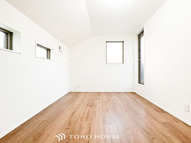 1日の疲れを癒し、心地よく寛げるようゆったりとした広さを確保しています。