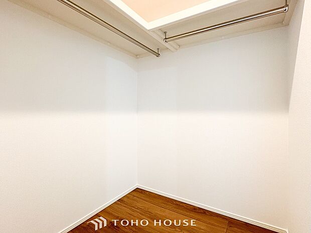 衣類だけでなく大きな荷物も収納でき、お部屋がすっきりします。