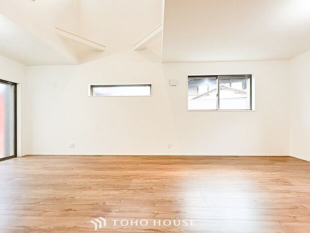 あたたかい日差しがたっぷり降り注ぐLDKは自然と家族の顔があかるい笑顔に。