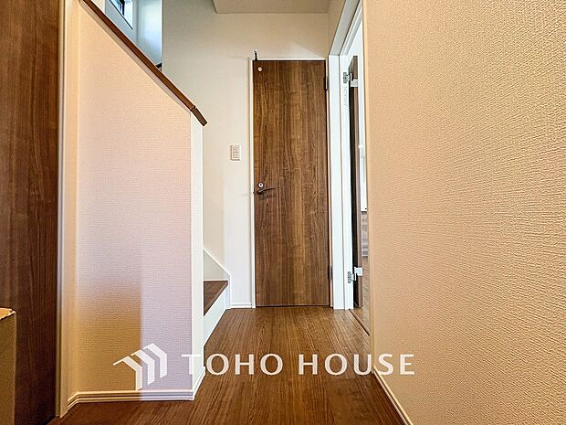 やわらかな陽射しがふりそそぎ、ゆったりした時間が流れる室内。