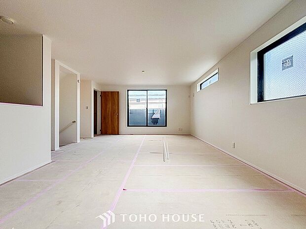 落ち着いた雰囲気に包まれた伸びやかな空間で、ゆったりと家族団らんの時間を過ごせます。