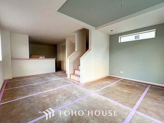 やわらかな陽射しがふりそそぎ、室内に開放感と爽快感をもたらします。