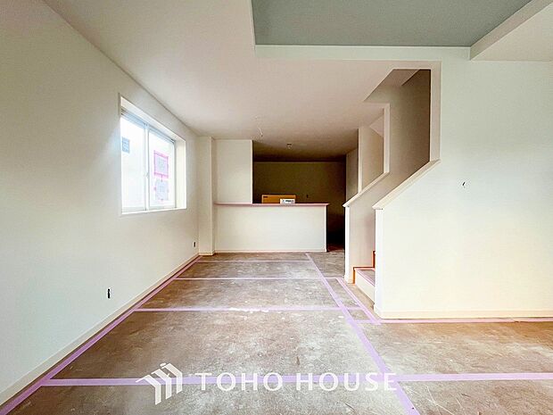 忙しい朝でも、しっかり家族が揃って食事をして頂けるゆとりある大きさのダイニングスペース。