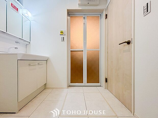 清潔感のあるプライベート空間は、身だしなみチェックや肌のお手入れに最適です。