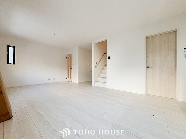 光と風があふれる開放的なリビングダイニングには自然と家族みんなが集まってきます。