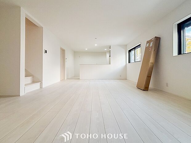 忙しい朝でも、しっかり家族が揃って食事をして頂けるゆとりある大きさのダイニングスペース。