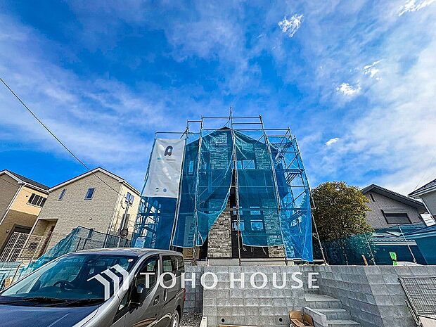 清潔感溢れる玄関がお出迎えする本邸宅の物語は、ここから始まる日常を期待させます。