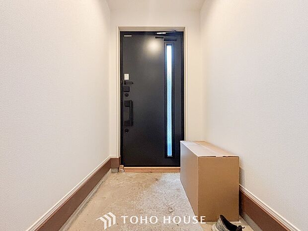 帰り着くたびに洗練されたテイストの空間に迎えられ誇りと喜びを感じる玄関まわりです。